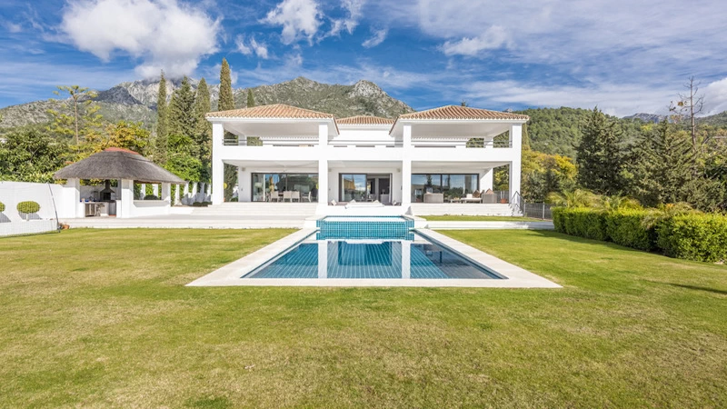 Luxury Villa The Golden Mile 11 beds 8 baths € 9,000,000